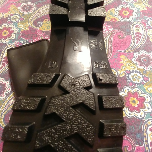 Rain boots brand new never worn - Picture 3 of 4